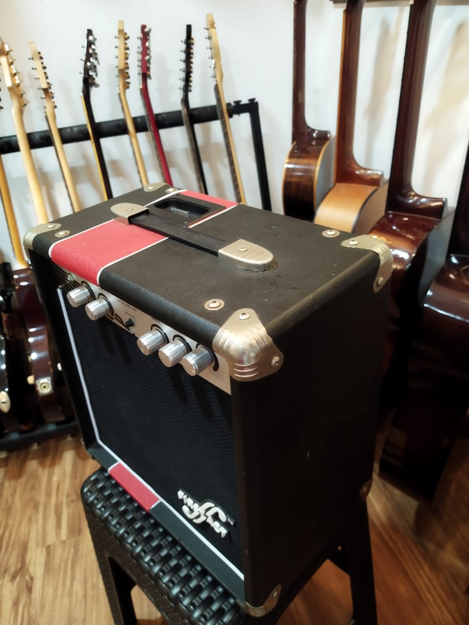 First Act MA-111 Guitar Amplifier - Image 3