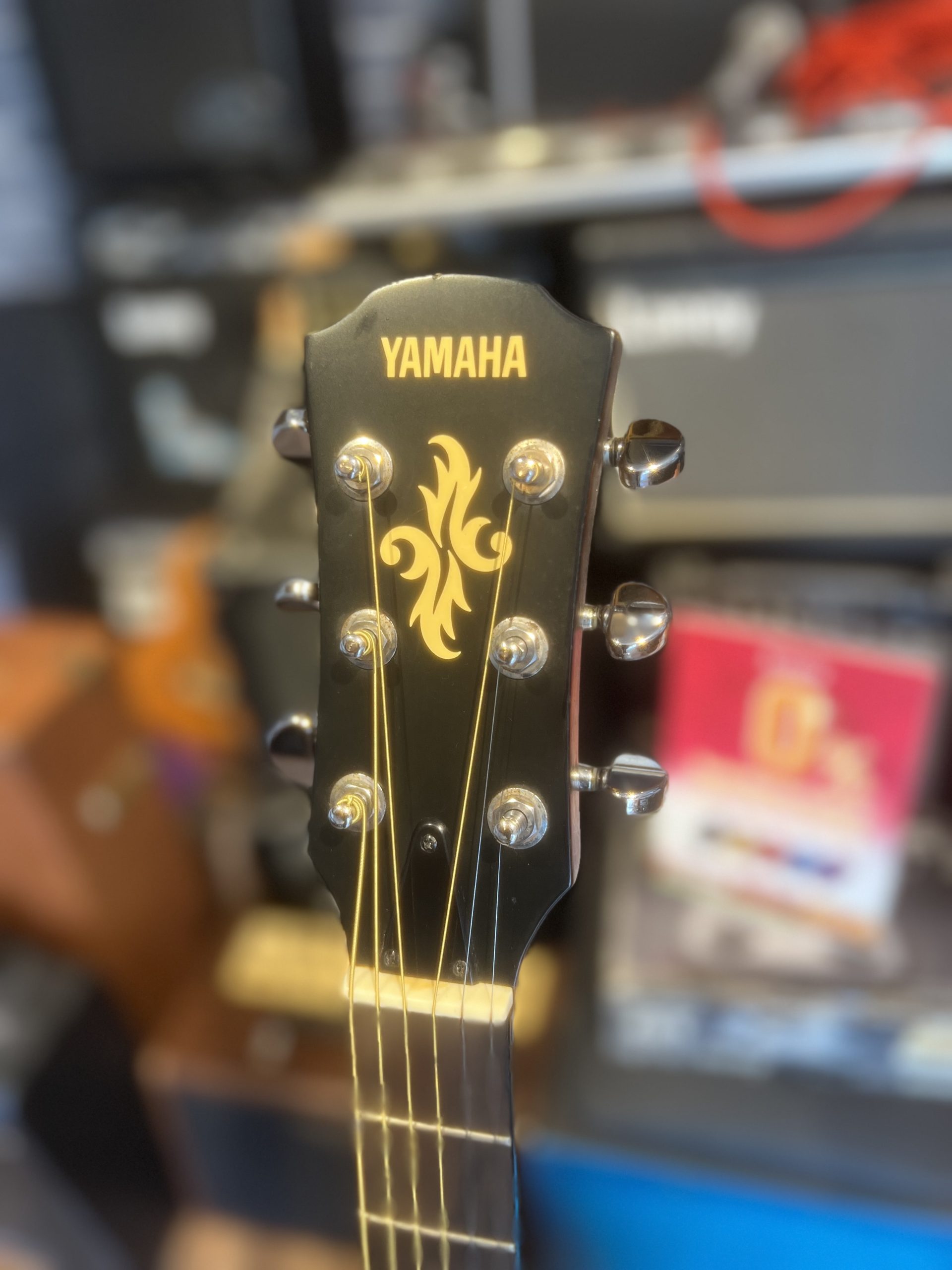 YAMAHA APX 4A ACOUSTIC ELECTRIC GUITAR - Image 2