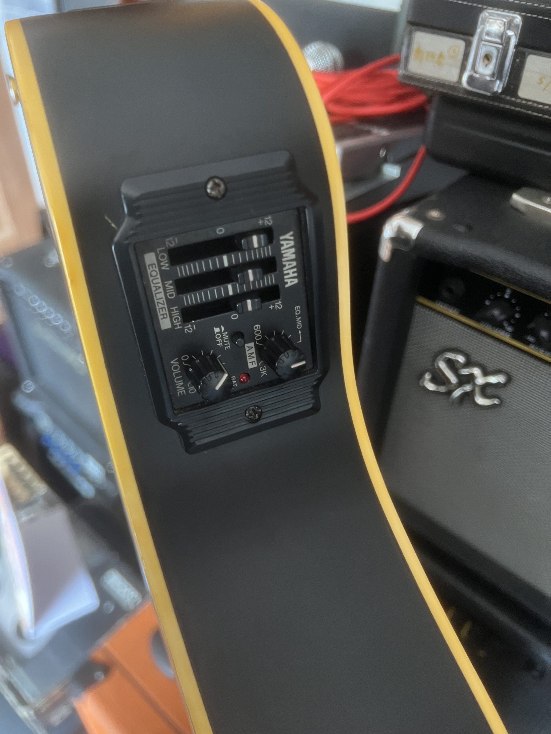 YAMAHA APX 4A ACOUSTIC ELECTRIC GUITAR - Image 3