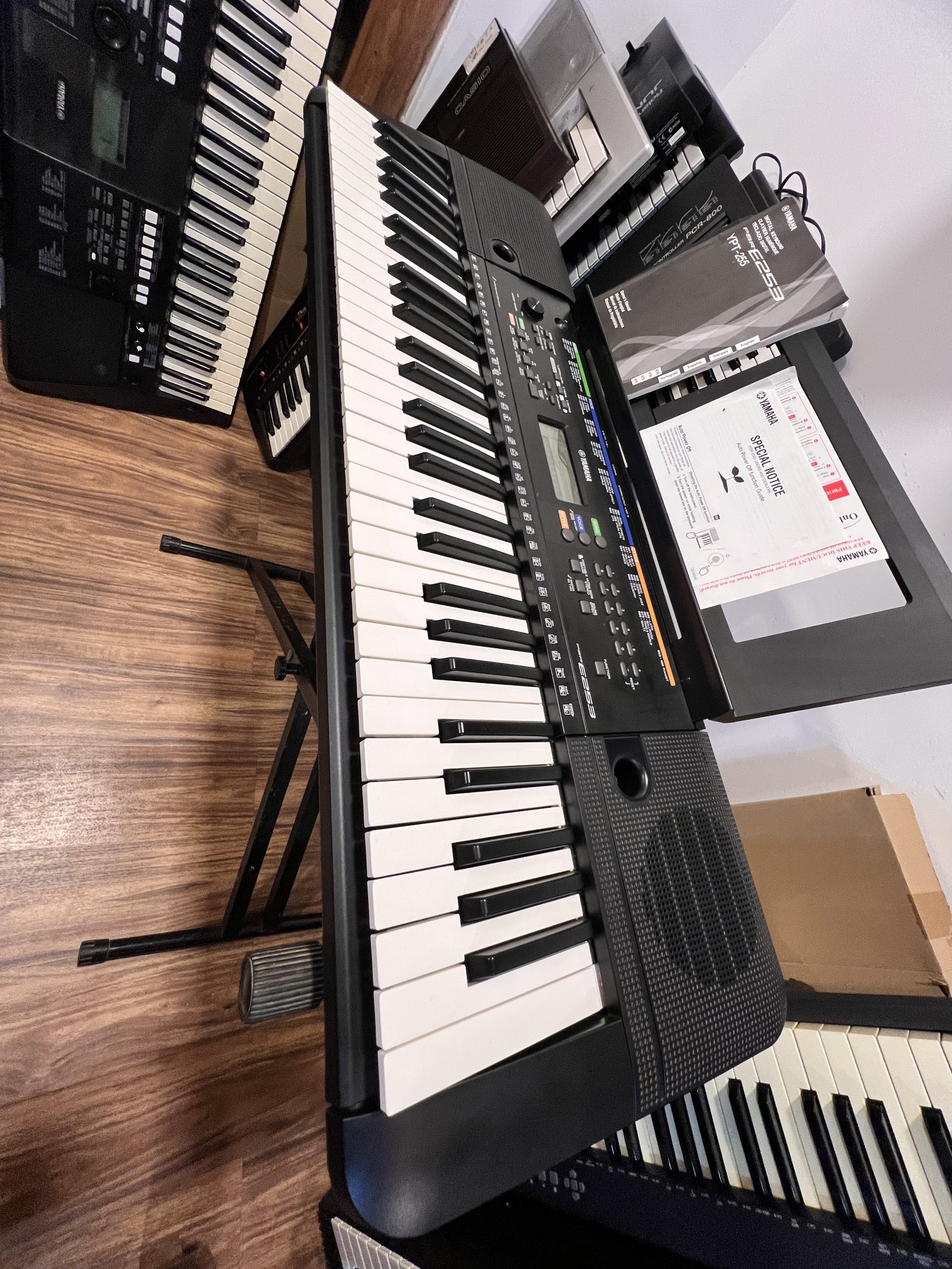 YAMAHA PSR E253 KEYBOARD