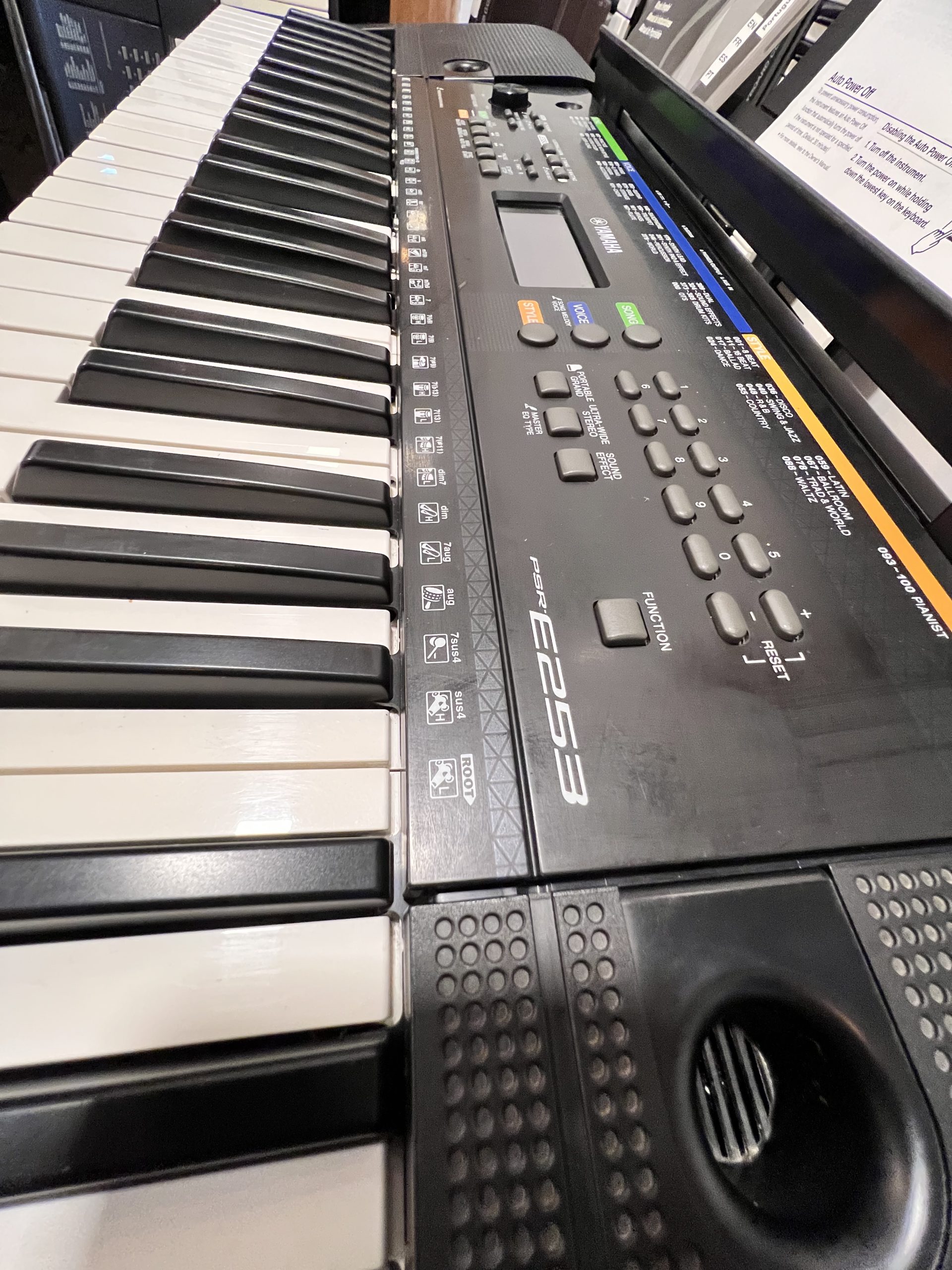 YAMAHA PSR E253 KEYBOARD - Image 2