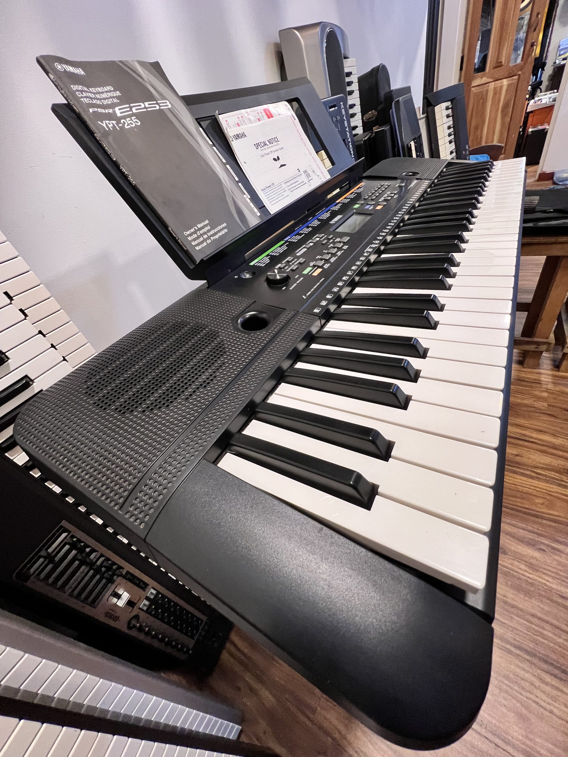 YAMAHA PSR E253 KEYBOARD - Image 4