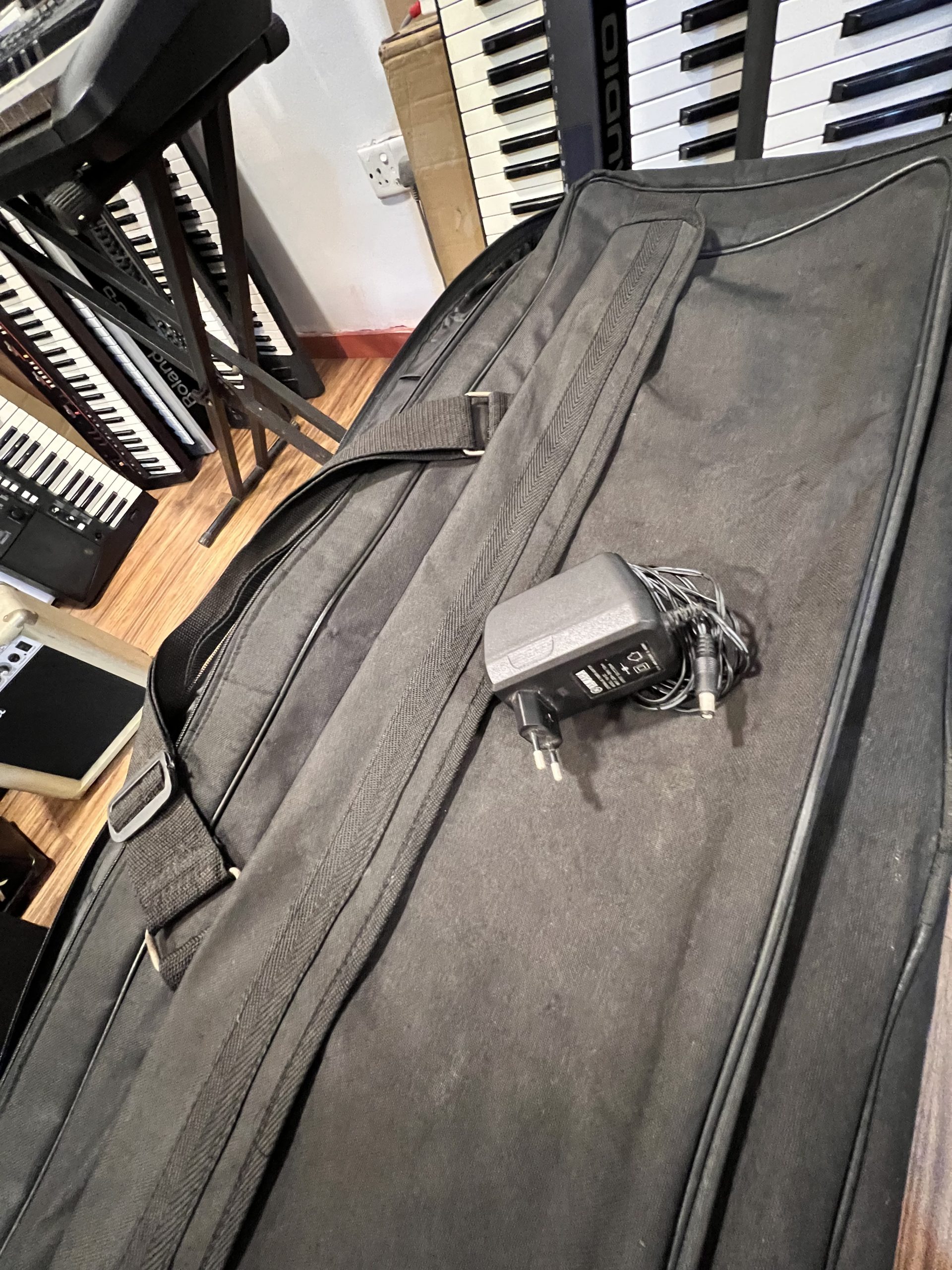 YAMAHA PSR E253 KEYBOARD - Image 5