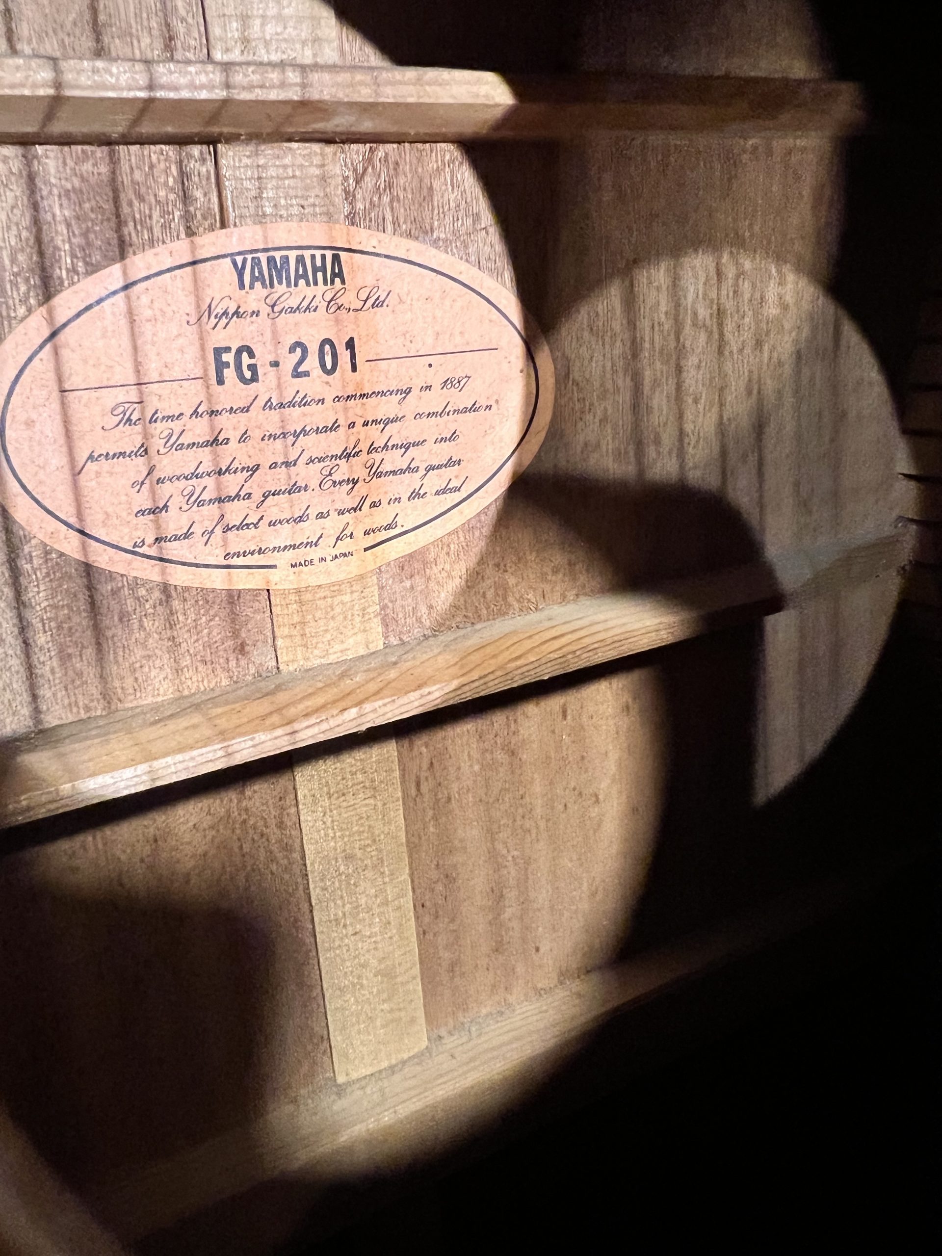 YAMAHA FG 201 JAPAN ACOUSTIC GUITAR - Image 5