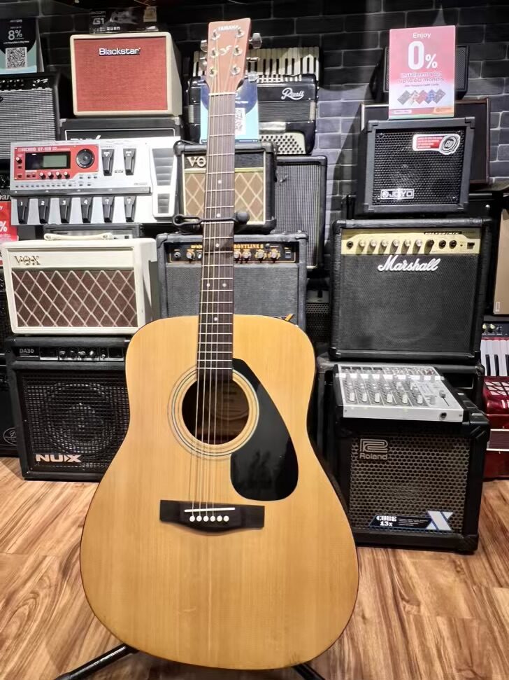 YAMAHA F310 Acoustic Guitar