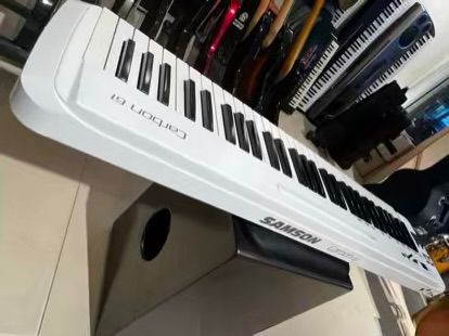 SAMSON CARBON 61 MIDI KEYBOARD