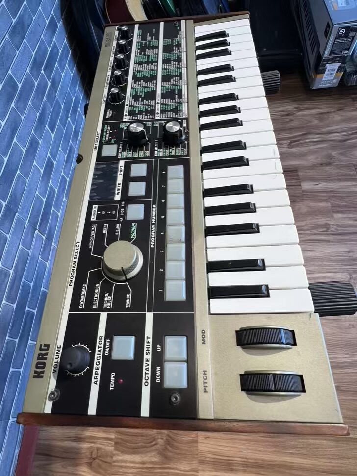 Micro KORG SYNTHESIZER MIDI KEYBOARD