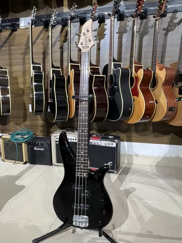 YAMAHA RBX 170 BASS GUITAR