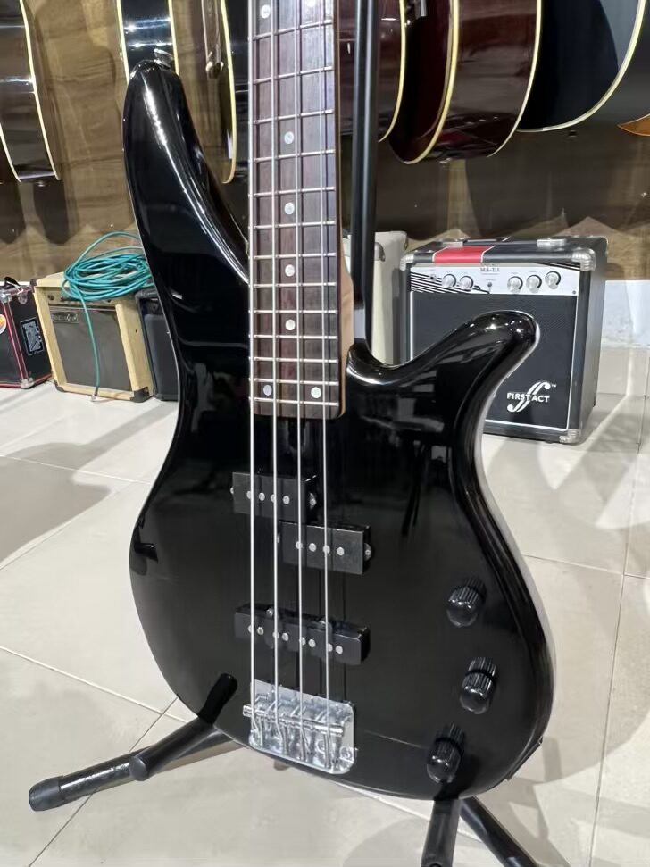 YAMAHA RBX 170 BASS GUITAR - Image 2