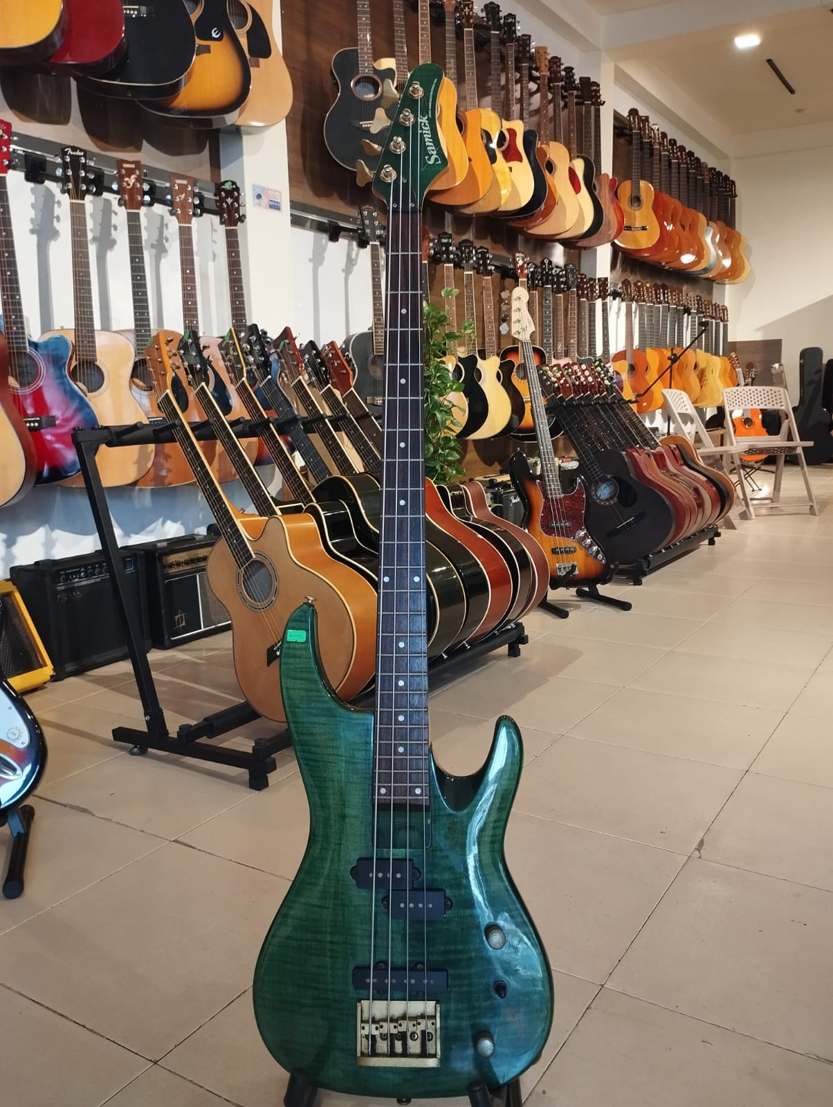 SAMICK ARTIST SERIES BASS GUITAR