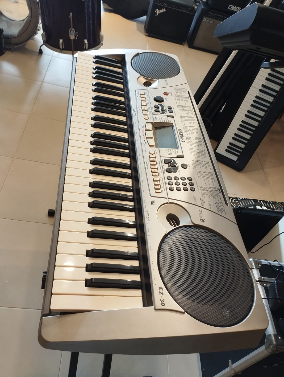 YAMAHA EZ-30 Electronic Keyboard - Image 2