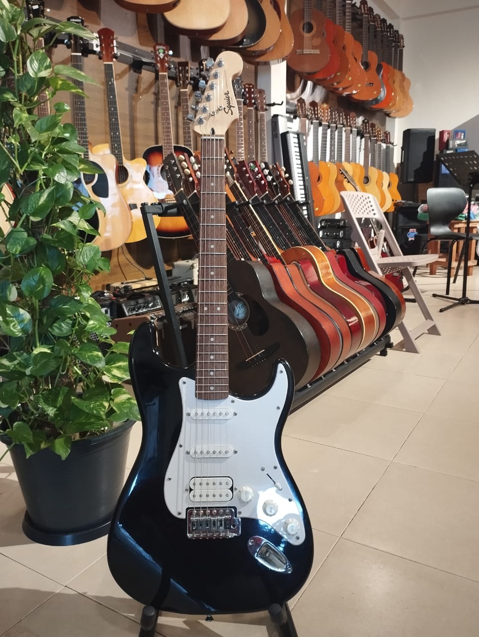 SQUIRE BY FENDER STRATOCASTER