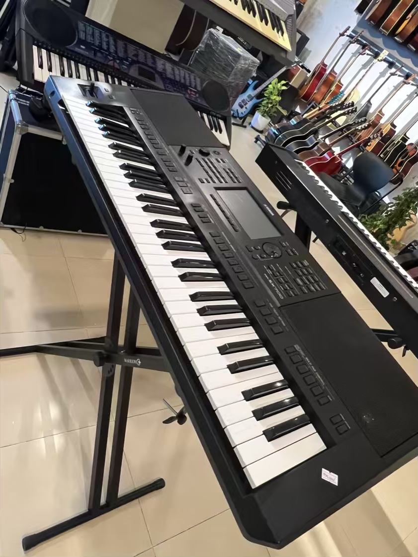 YAMAHA PSR SX 700 Keyboard