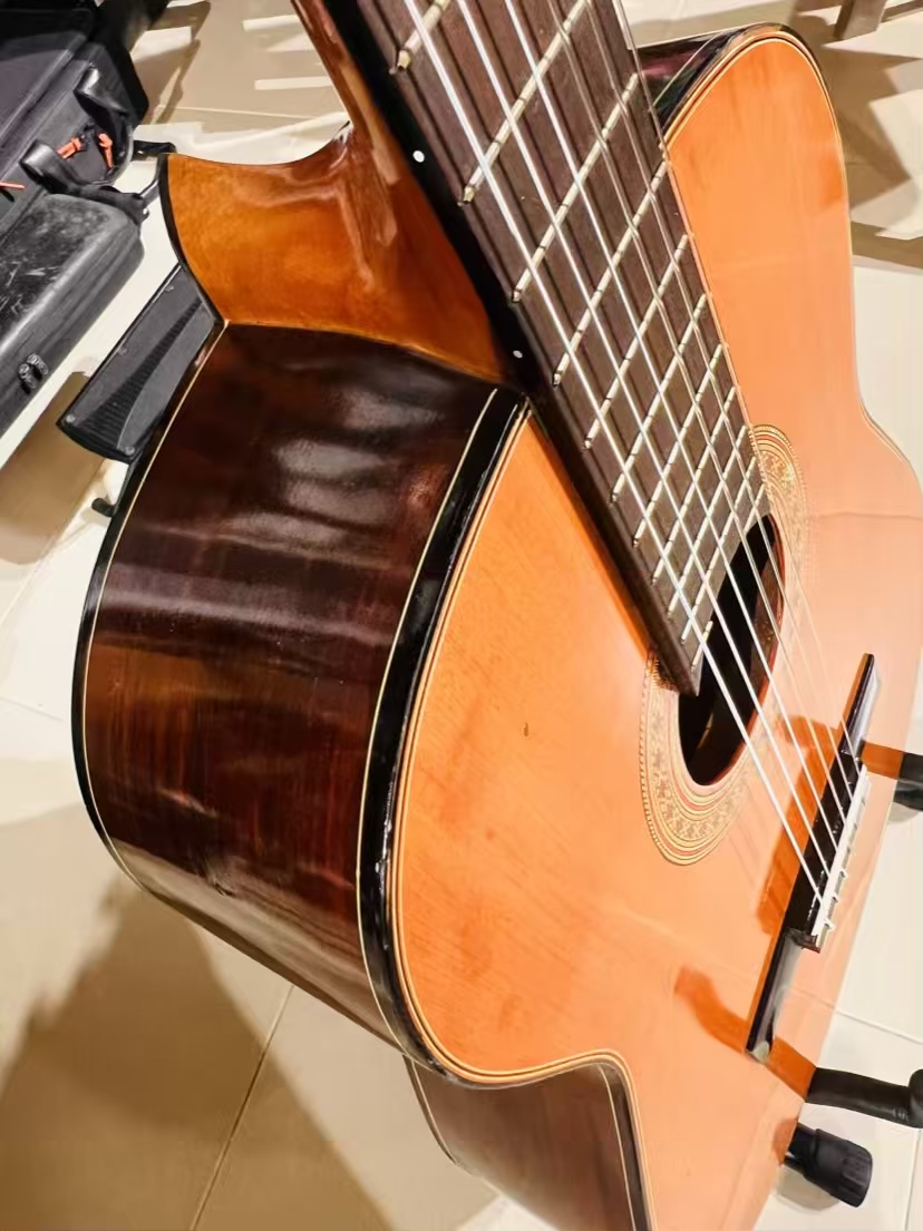 Dahupin Japan Classical Guitar - Image 2