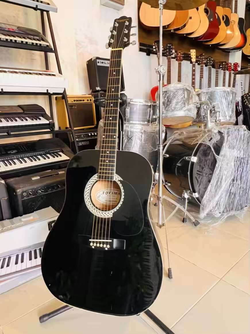 TOYAMA JAPAN SIZE 41”BLACK GUITAR