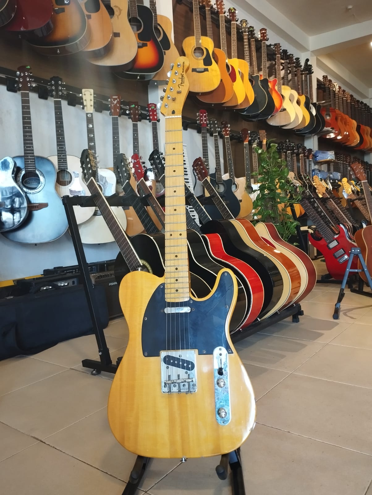 FENDER TELECASTER ELECTRIC GUITAR